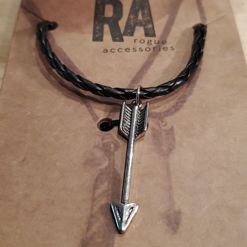 ⚜️ NIB ARROW NECKLACE - Picture 5 of 5
